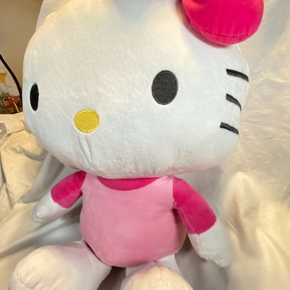 Hello Kitty extra large 20” stuffie, plushies.In like new condition - Picture 10 of 10